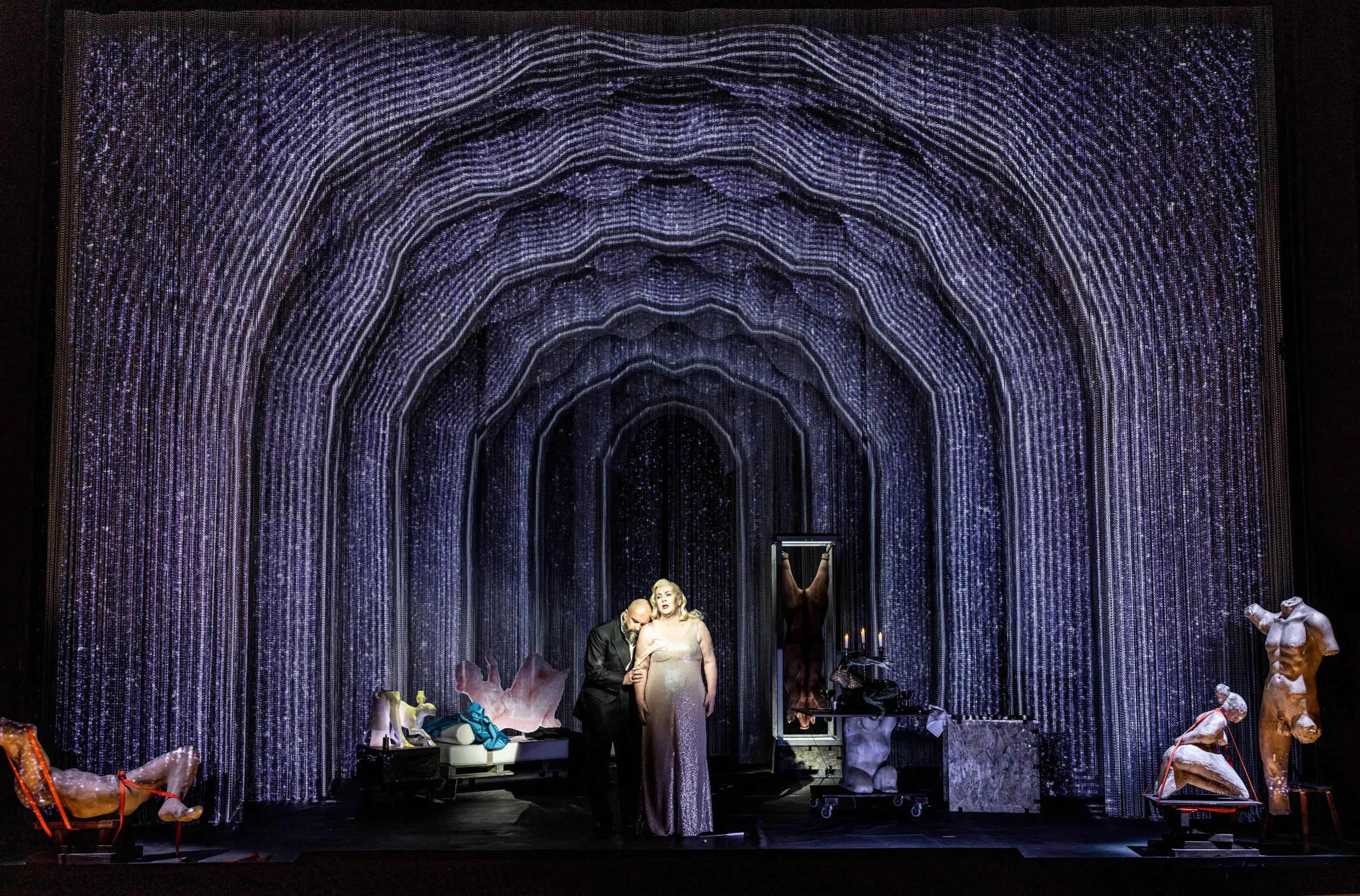 föreställningsbild på Floria Tosca och Baron Scarpia i operan Tosca